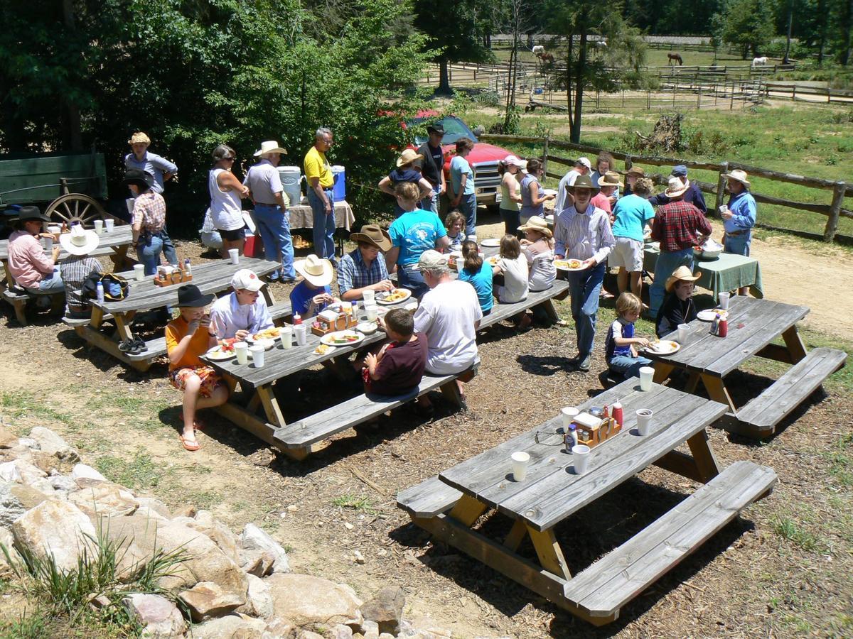 French Broad Outpost Ranch Hotell Del Rio Eksteriør bilde